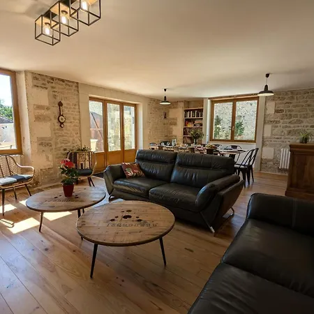 Maison Charentaise Moderne Avec Piscine Privative, Proche D'angouleme, Ideale Pour Familles - Fr-1-653-260 *