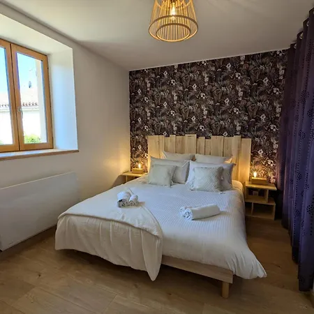 Holiday home Maison Charentaise Moderne Avec Piscine Privative, Proche D'angouleme, Ideale Pour Familles - Fr-1-653-260