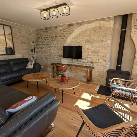 Holiday home Maison Charentaise Moderne Avec Piscine Privative, Proche D'angouleme, Ideale Pour Familles - Fr-1-653-260 *