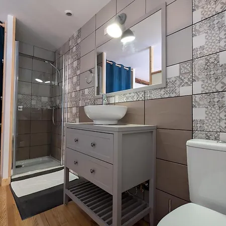 Maison Charentaise Moderne Avec Piscine Privative, Proche D'angouleme, Ideale Pour Familles - Fr-1-653-260 *