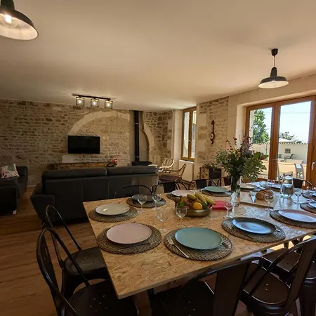 Holiday home Maison Charentaise Moderne Avec Piscine Privative, Proche D'angouleme, Ideale Pour Familles - Fr-1-653-260
