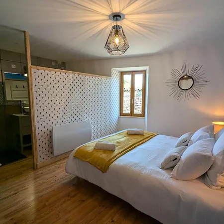 Maison Charentaise Moderne Avec Piscine Privative, Proche D'angouleme, Ideale Pour Familles - Fr-1-653-260